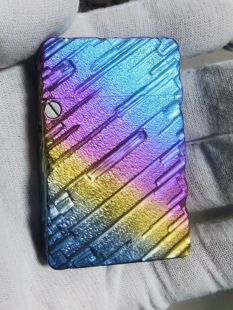 虎鲨钛合金阳极化手雕定制树纹刀痕一体防风煤油打火机