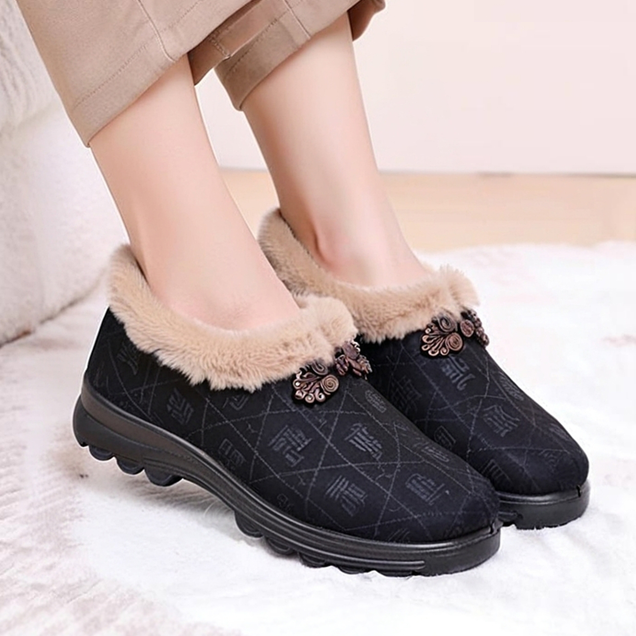 老北京棉鞋女冬季加绒防滑妈妈鞋