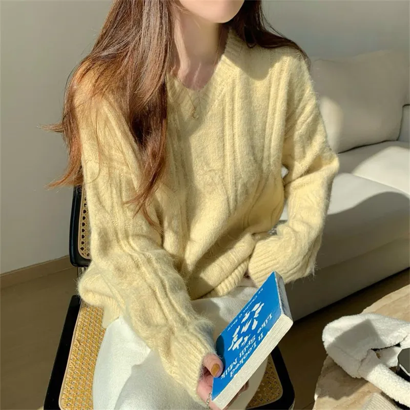 2025年新款宽松感慵懒风上衣外穿韩版V领纯色麻花套头毛衣女秋冬