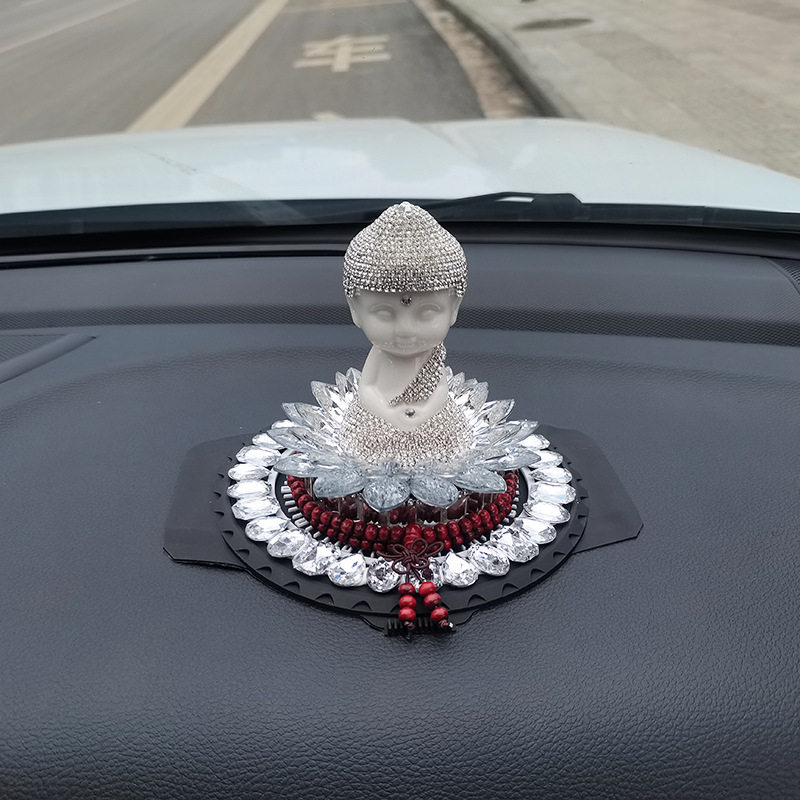 水晶镶钻车载摆件弥勒莲花佛汽车中控台香水摆件除异味祝福男礼物