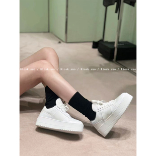 Kiosk suo 三角标厚底小白鞋女新款真皮系带内增高运动休闲松糕鞋