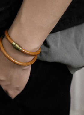 日式高桥牛皮手镯磁吸复古棕色手链男女情侣个性皮革小众街头穿搭