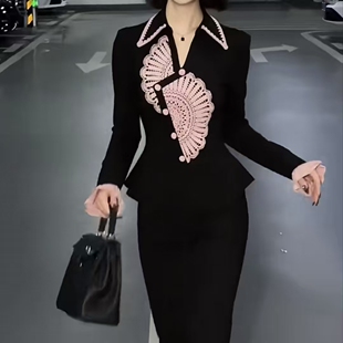 高级感时尚气质套装女2026秋季新款轻奢撞色拼接收腰上衣+半身裙