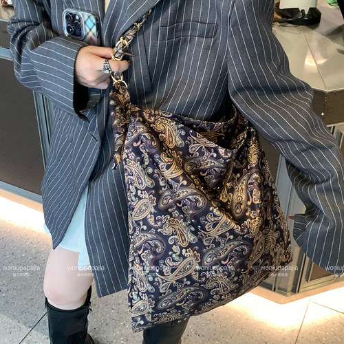 高品质复古缎面腰果花纹单肩包女2026新款大容量帆布包时尚托特包