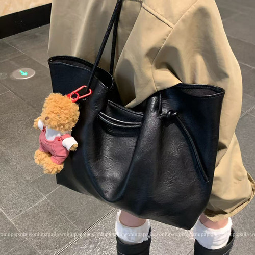 高级感复古黑色托特包女2026新款大容量PU皮质单肩包通勤包包女
