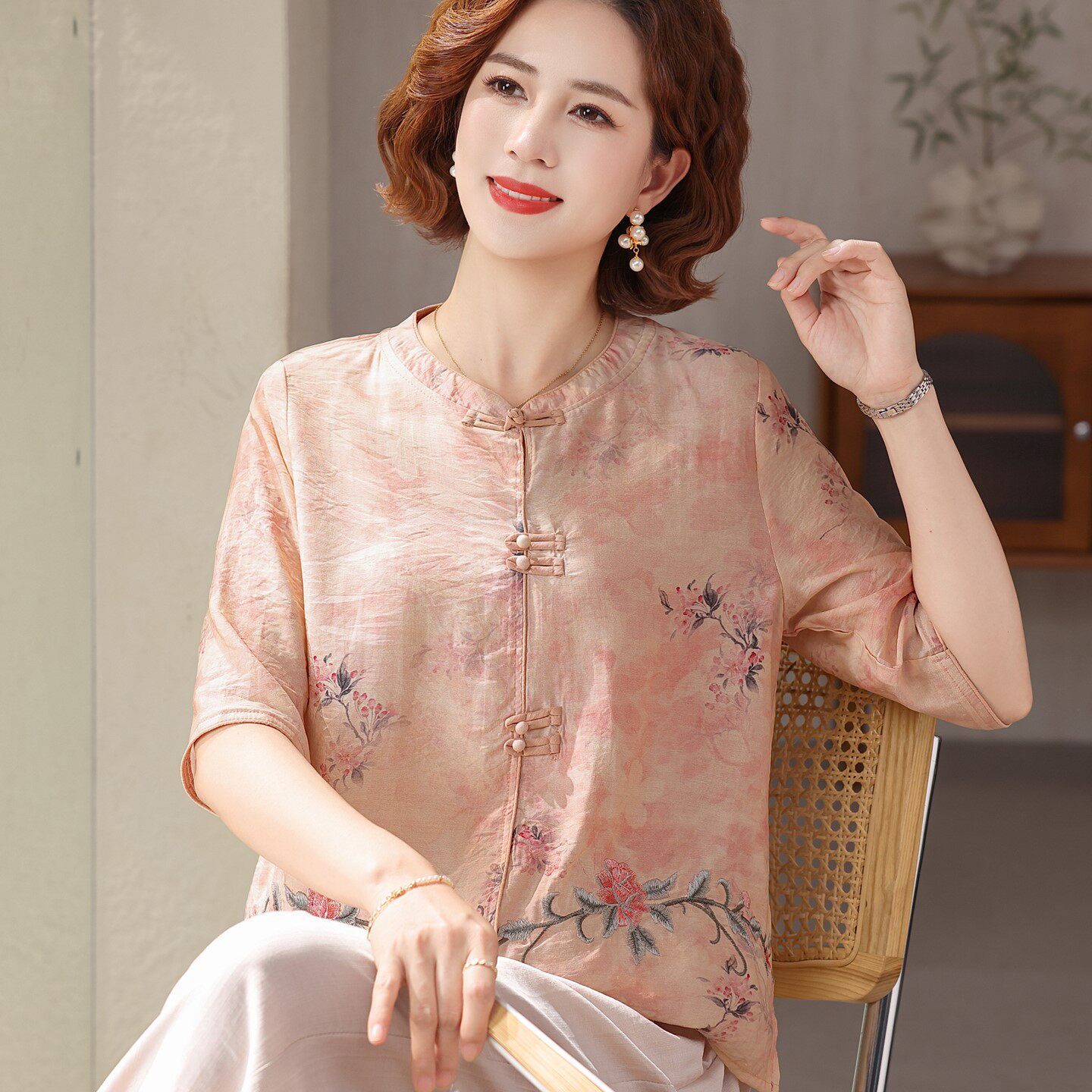 妈妈夏装纯棉麻洋气短袖宽松遮肚子上衣小衫中老年女棉绸衬衣T恤