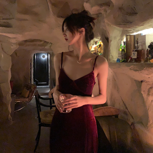 剁椒小姐 秋冬红色长裙吊带裙女 酒渍丝绒连衣裙优雅性感裙子法式
