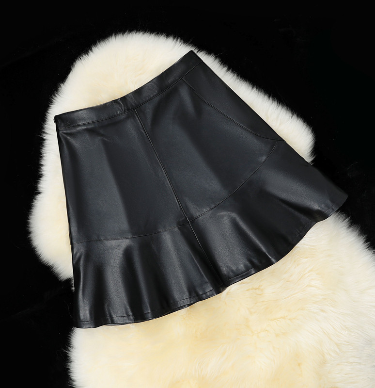 2025新款秋冬高腰a字型短裙简约百搭半身裙显瘦绵羊皮真皮皮裙女