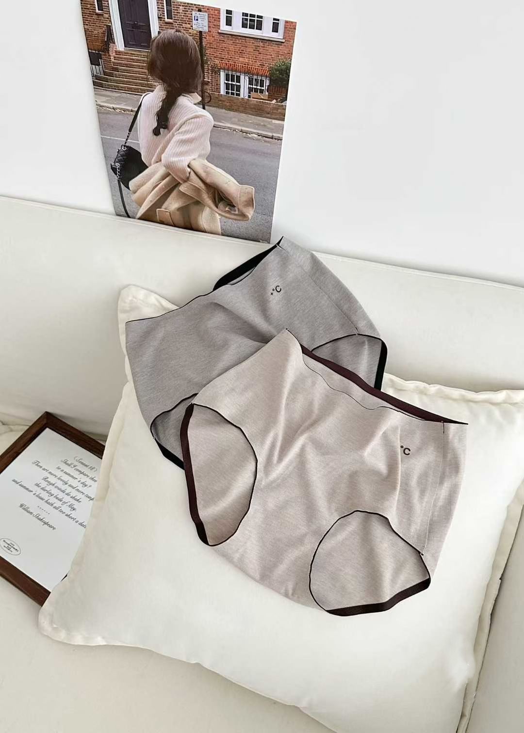 日系少女无痕磨毛内裤舒适透气桑蚕丝抗菌底裆中腰包臀秋冬三角裤