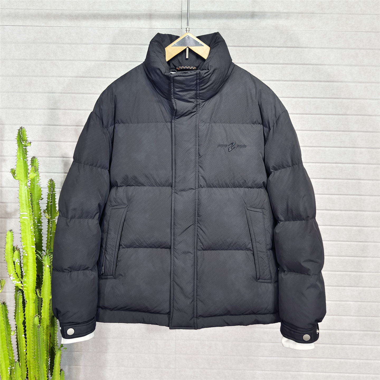 冬季韩版男士立领羽绒服潮流时尚短款轧染刺绣90白鸭绒外套上衣潮