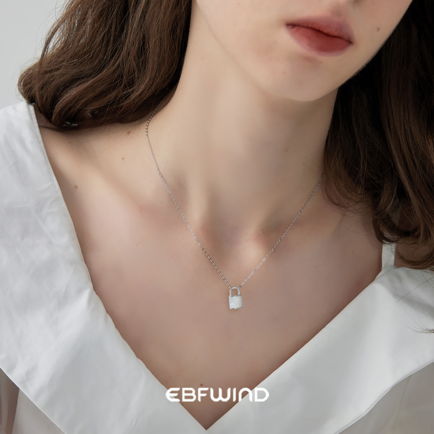 EBFWIND 锁匠 精致温柔贝母经典锁头设计简约百搭松弛感项链