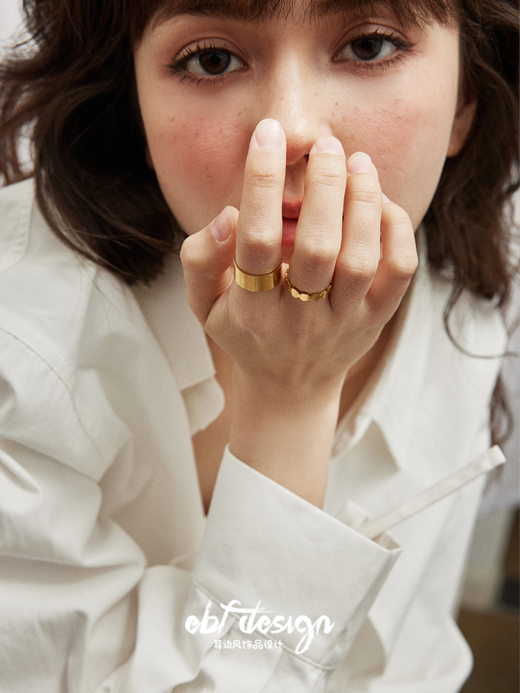 耳边风万有引力通勤哑光拉丝戒指