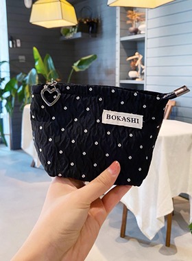 黑色波点高级感便携式小化妆包女大容量零钱包口红气垫旅行收纳包