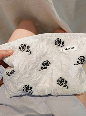 简约玫瑰高奢2025新款大容量高级感便携式化妆包女外出旅行收纳包