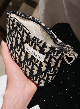 轻奢高级感2025新款网红小化妆包女大容量便携式外出旅行随身收纳