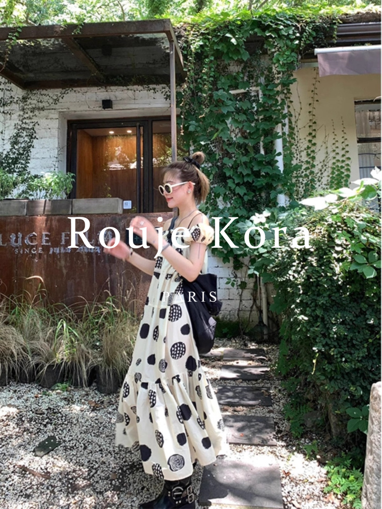 Summer dress, fashionable skirt, french style, open shoulders Summer dress, fashionable skirt, french style, open shoulders