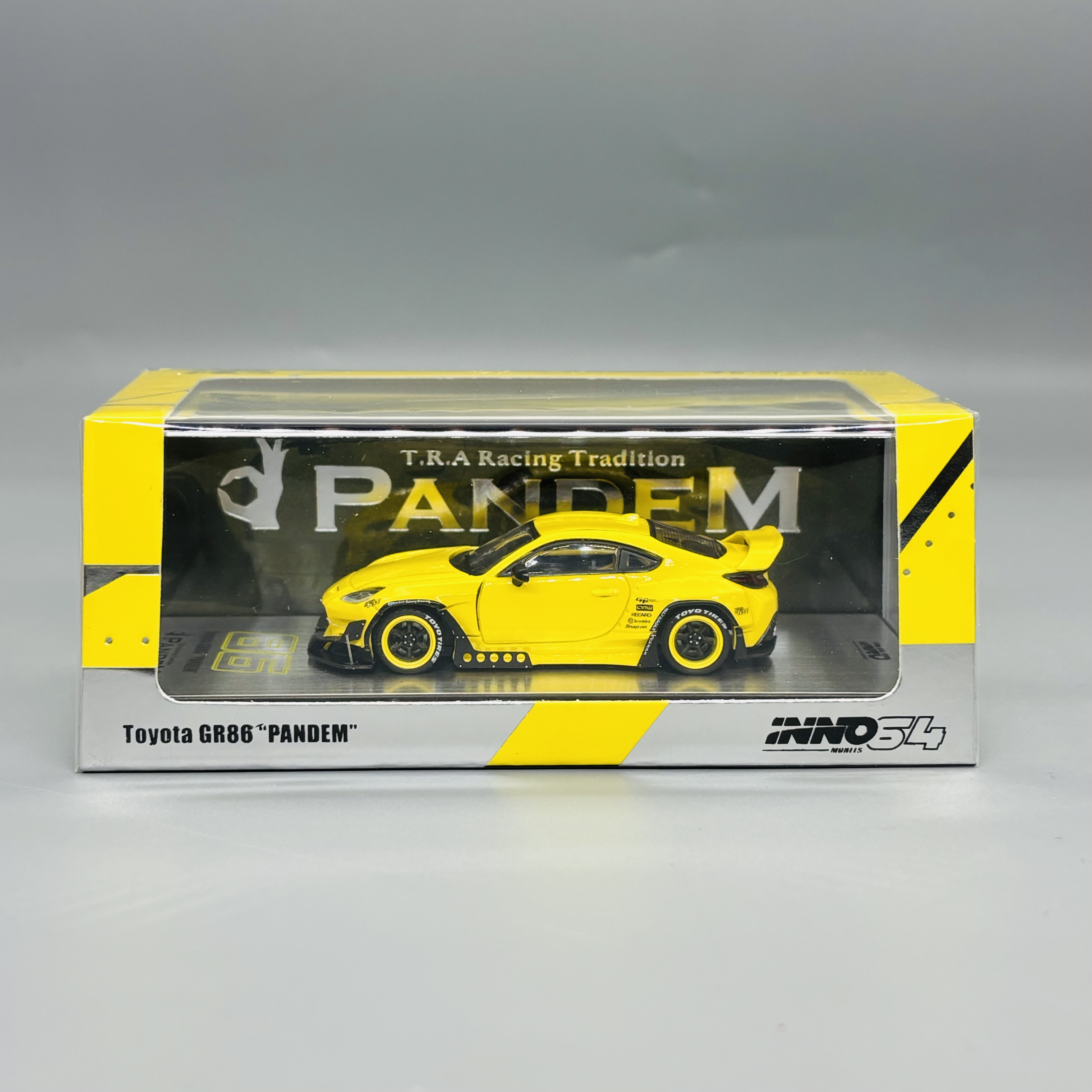 INNO 1:64 TOYOTA 丰田GR86 PANDEM 火箭兔宽体 合金汽车模型摆件