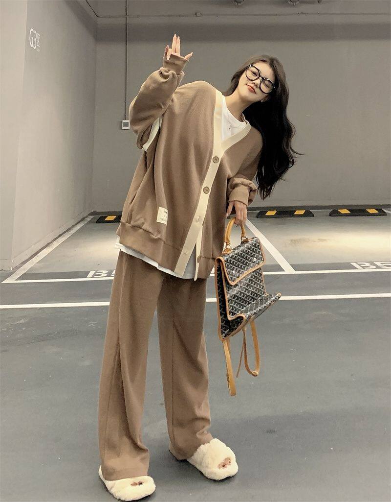 세련된 게으른 스타일 출산 정장 봄과 가을 니트 카디건 재킷 캐주얼 스포츠 넓은 다리 바지 유행 엄마 여성을위한 투피스 세트