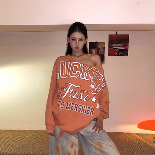 doubled美式复古辣妹斜领字母印花长袖卫衣女宽松露肩上衣打底衫