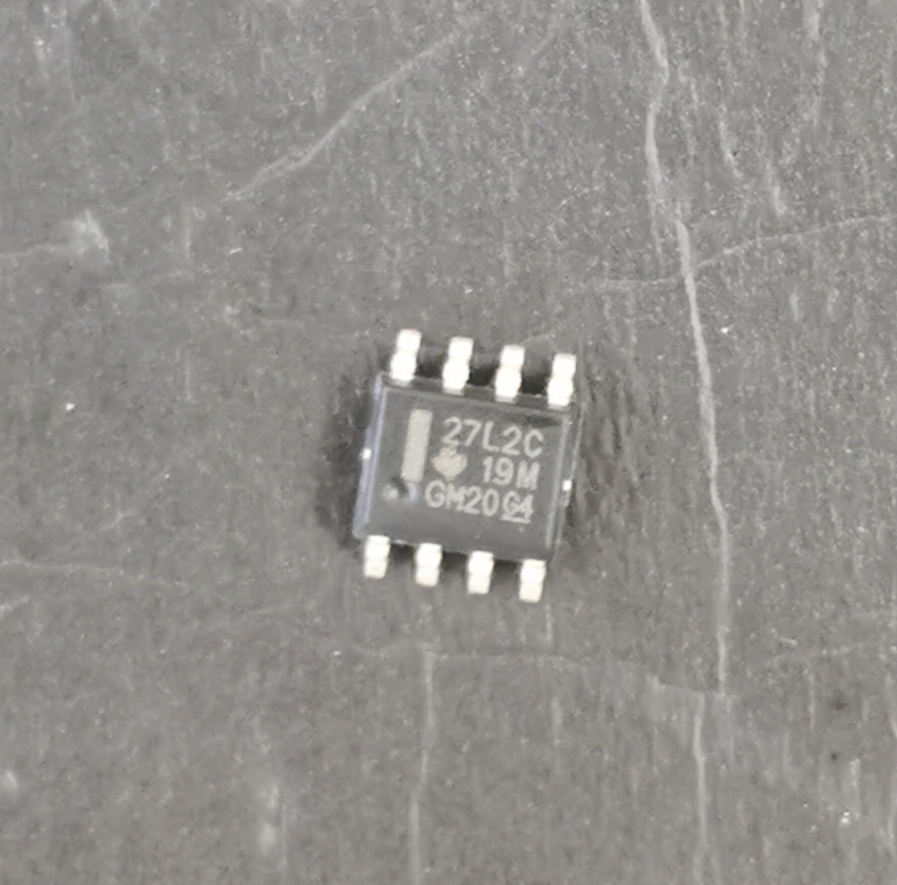 全新原装 TLC27L2CDR TLC27L2C 丝印27L2C 精密放大器芯片 SOP8