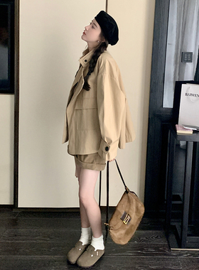 现货【新款首发】春款卡其色口袋工装风衣W2358-P145-K218