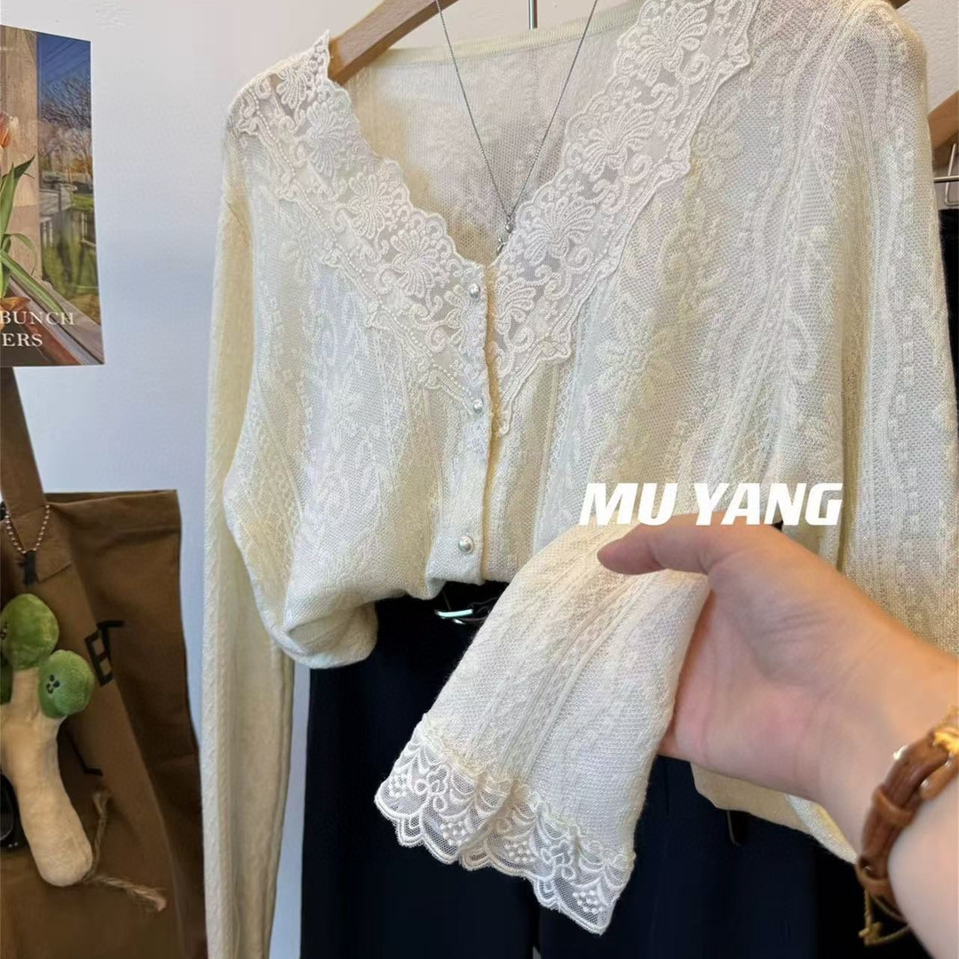 美到心坎里啦～温柔韩系v领珍珠扣蕾丝衫纯欲浪漫上衣女