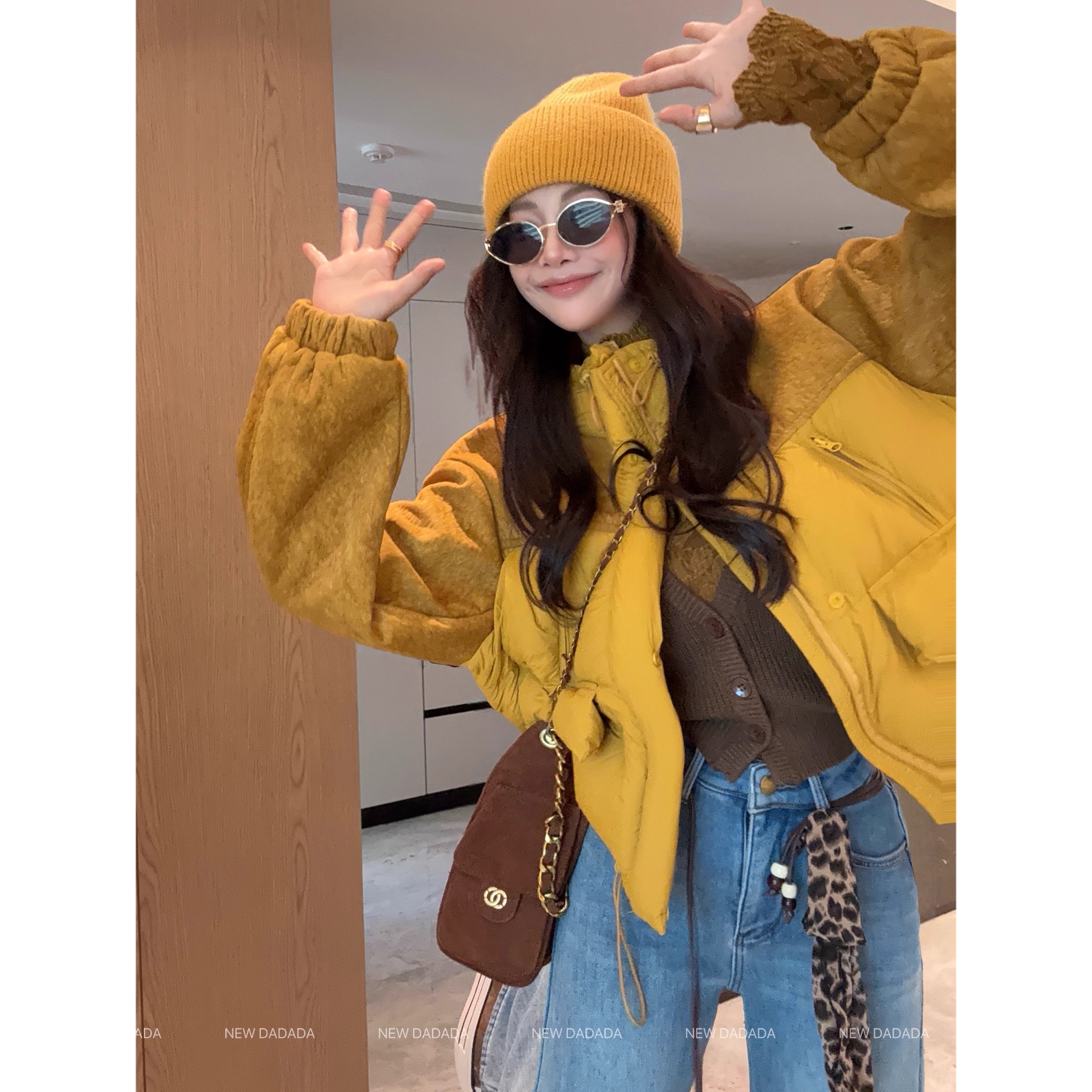 撞色拼接黄色羽绒服女冬季2025新款流行短款小个子爆款加厚韩系