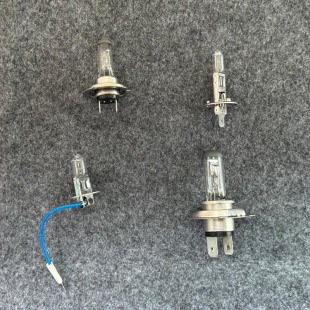 适用于上汽红岩新金刚自卸车前照明大灯泡杰狮M100远近光灯防雾灯