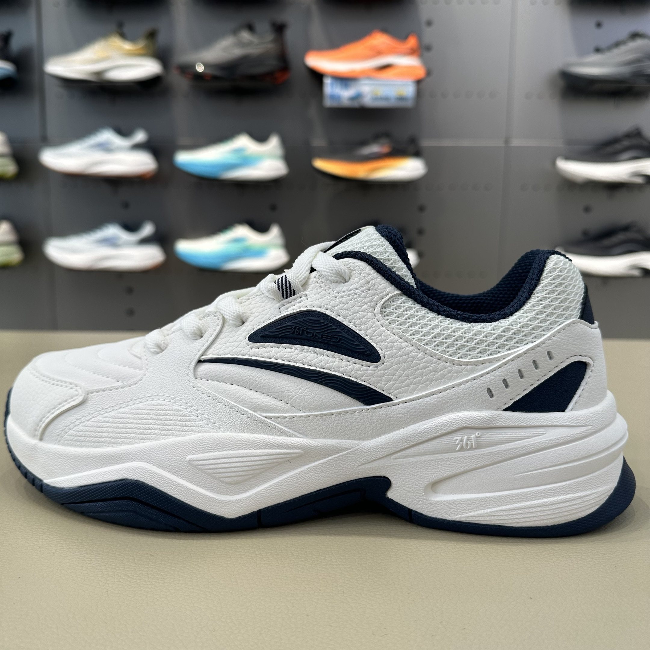 网悦361度男女鞋运动鞋情侣款复古老爹鞋休闲鞋冬季新品582546736