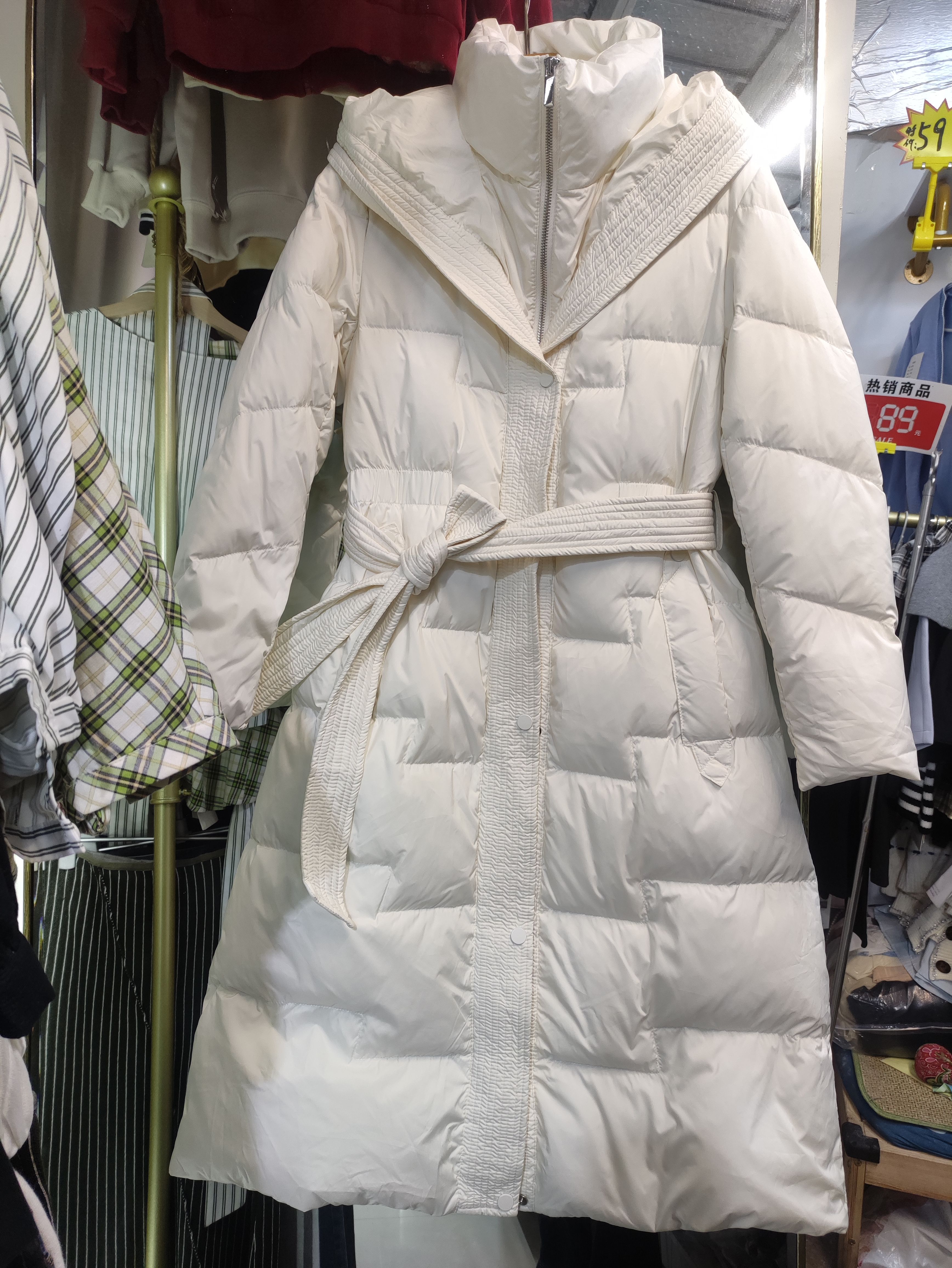 ML码白色收腰中长款带帽羽绒服不退不换看好再拍