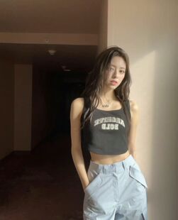 ITZY申有娜同款939背心女修身显瘦字母刺绣性感辣妹短款运动吊带