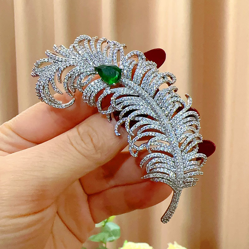 韩版重工羽毛胸针女高级感高端镶嵌锆石胸花服饰配件百搭外套别针