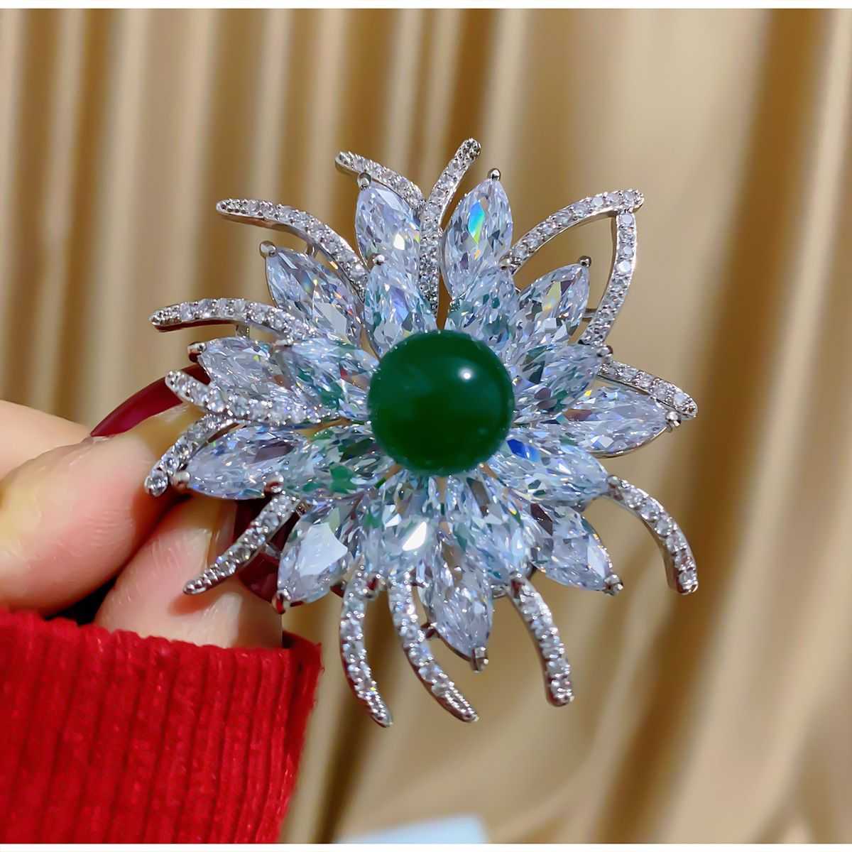日韩时尚奢华雪花胸针满锆石镶嵌胸花别针西装大衣新款配饰太阳