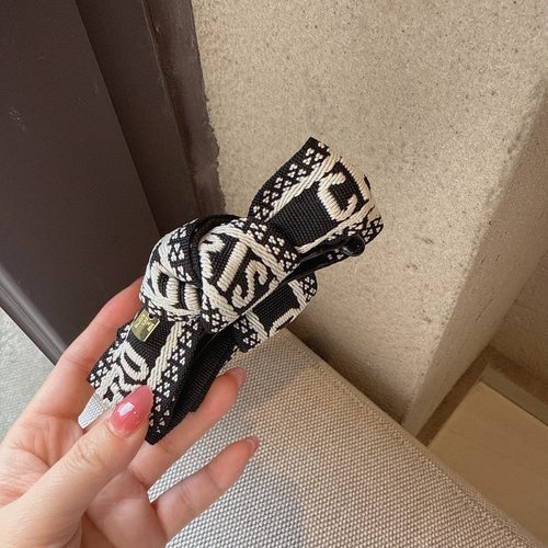 高级感气质字母蝴蝶结香蕉夹竖夹时尚复古小香风横夹网红新款发夹