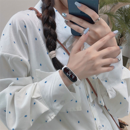 网红可爱少女心简约手环表女显白初高中学生运动防水数显电子手表
