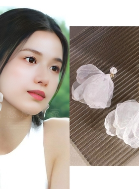 张婧仪同款耳环白色花朵不对称耳饰耳钉耳夹耳坠2024春夏新款旅游