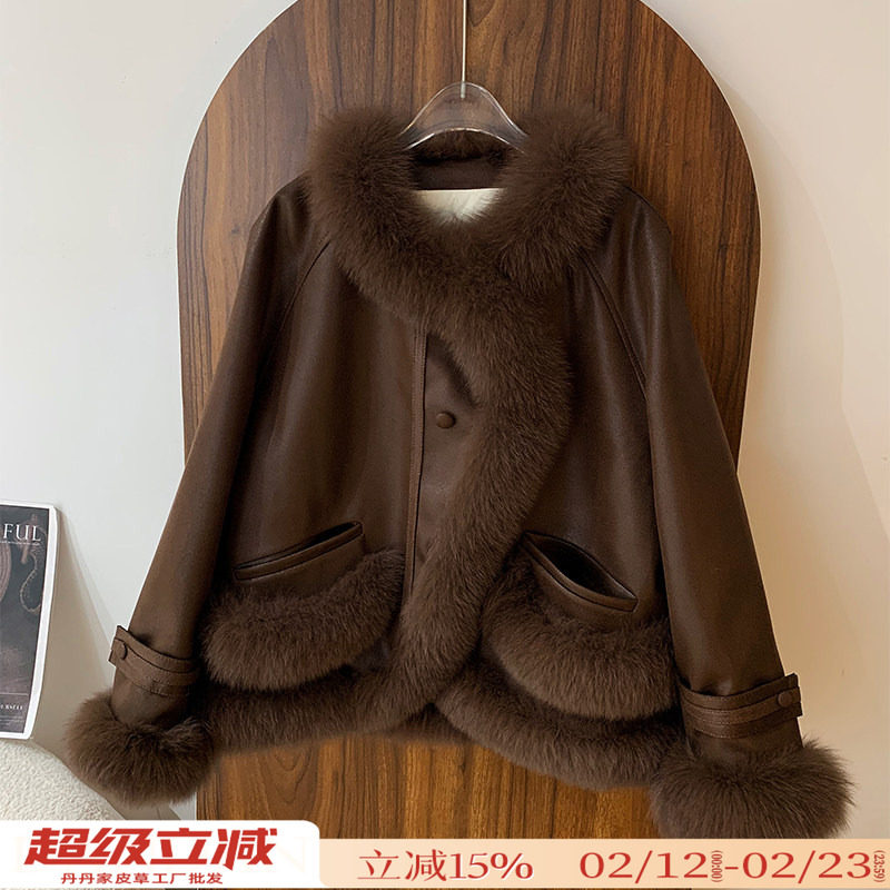 狐狸毛皮草斗篷外套女2025冬季新款麂皮绒鹅绒内胆夹克气质年轻款
