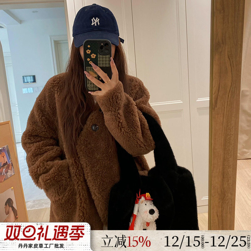 羊羔毛皮毛一体幼崽绵羊毛 V领围脖宽松慵懒短款皮草女冬毛毛外套