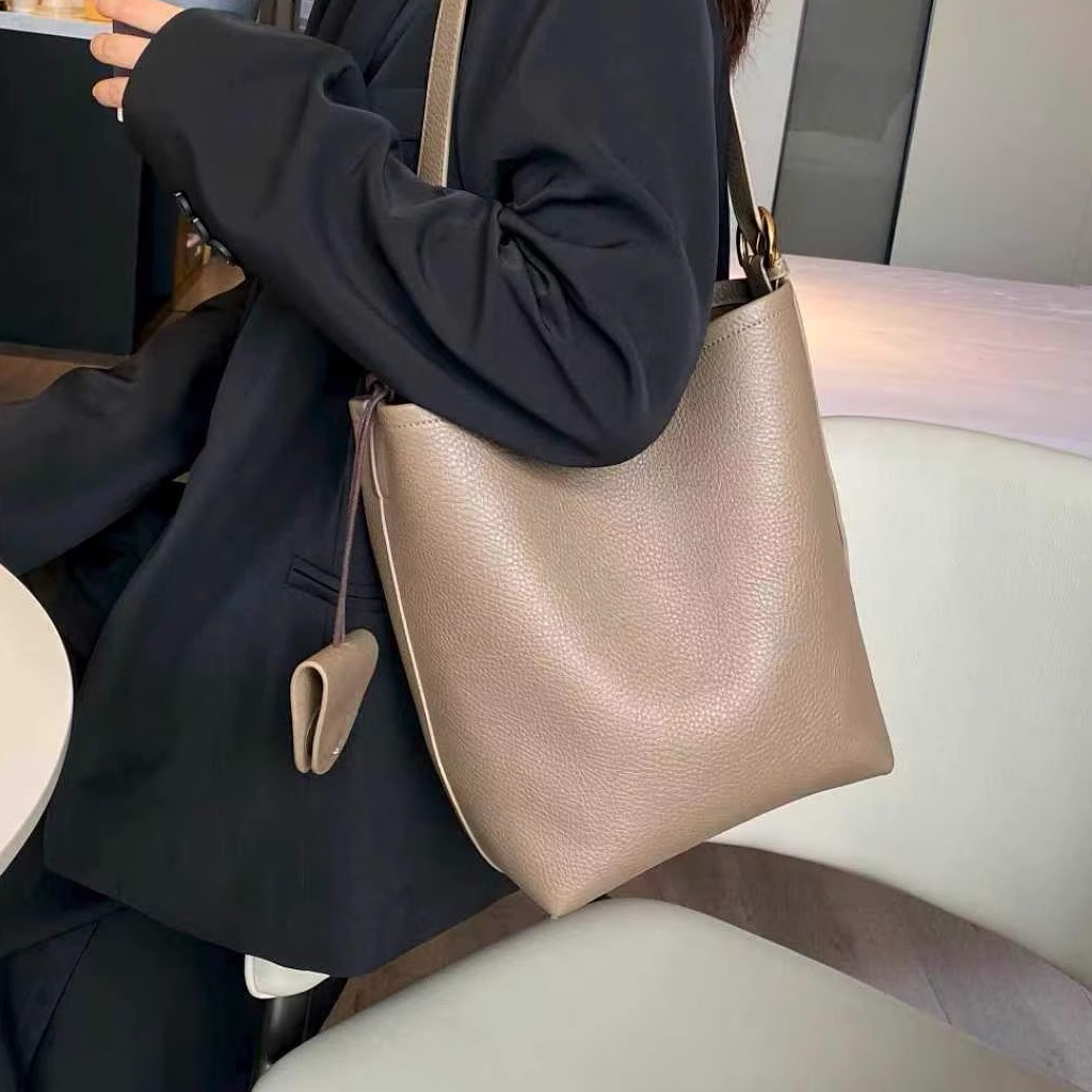 美缇专柜女包2025秋冬新款复古水桶包手提包百搭单肩斜挎包