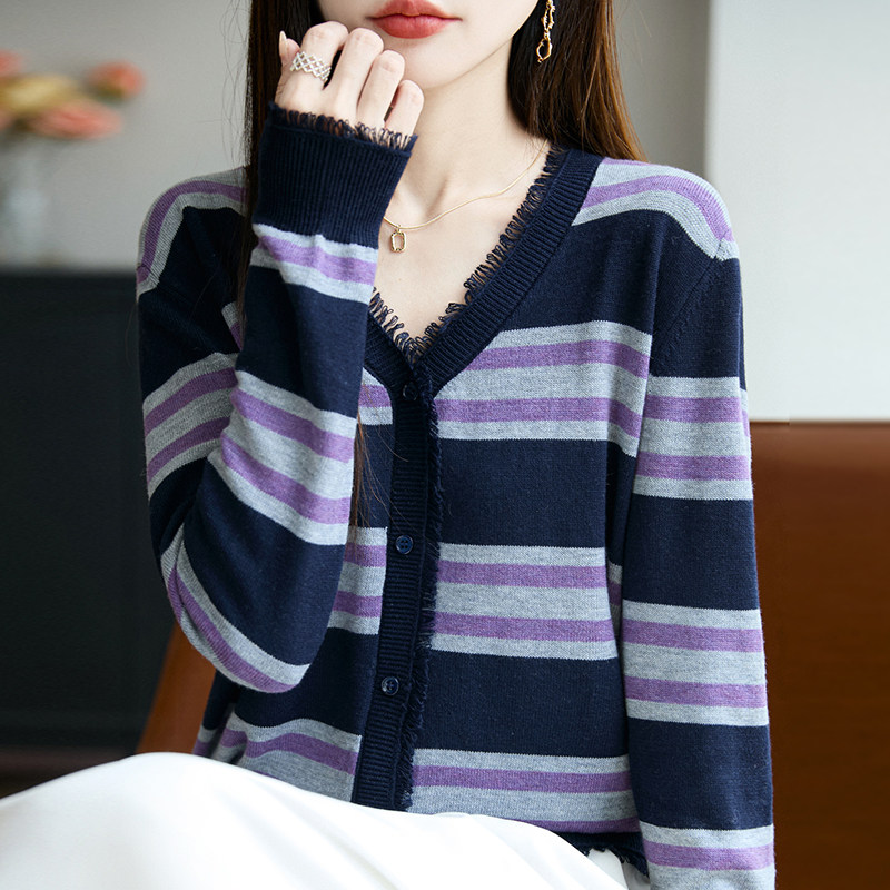 撤标撤柜(A)V领条纹针织开衫外套女春秋外搭洋气大码女装上衣,女装/女士精品,毛针织衫,淘宝优惠券,粉丝福利购,淘宝优惠卷