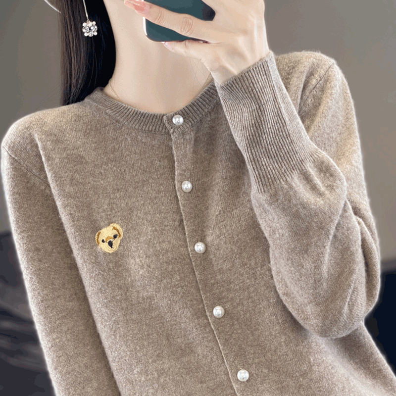 撤标撤柜(A)女春秋款时尚小熊刺绣大码女装秋冬短款针织开衫毛衣