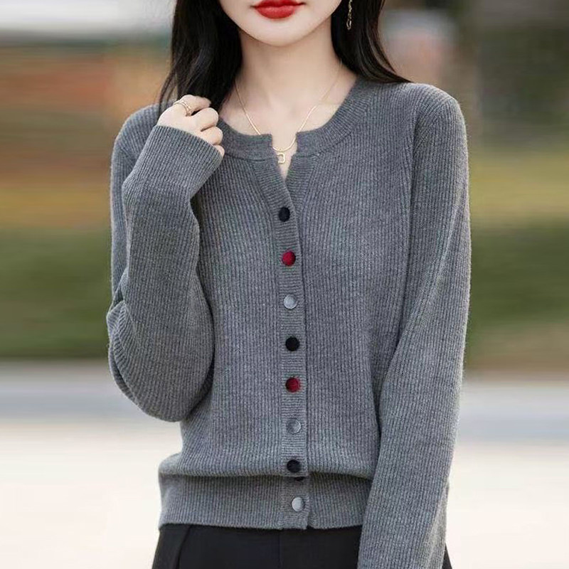 撤柜撤标(A)V领彩扣针织打底衫女春秋洋气上衣大码女装秋冬毛衣