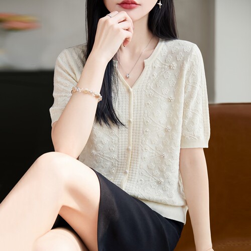 撤标撤柜（A）2026新款V领提花钉珠针织短袖t恤女薄款冰丝针织衫