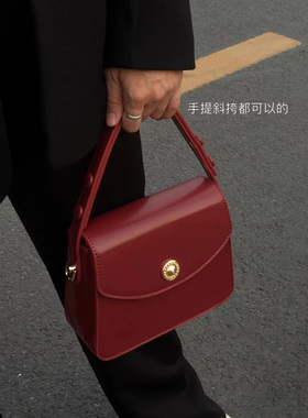 红色时尚复古感手提小方包2025新款小众高级包包女新娘单肩斜挎包