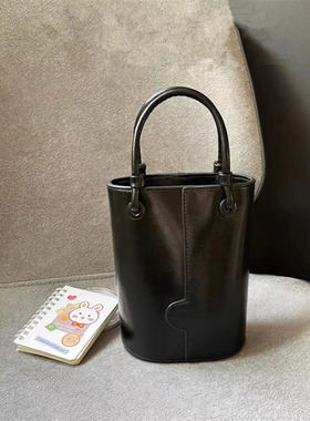 2025秋冬新款小众设计水桶包复古百搭单肩斜挎包手提高级感手拎包