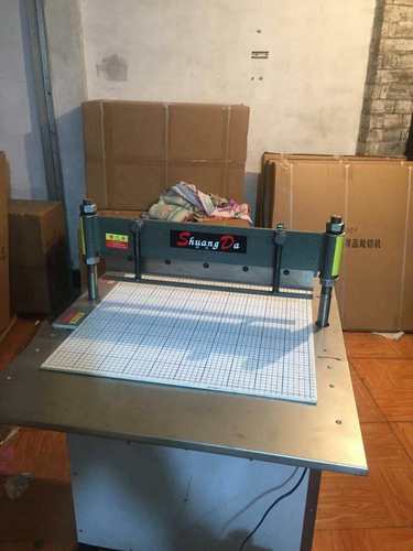 双达电动皮革布样色卡包邮裁切机