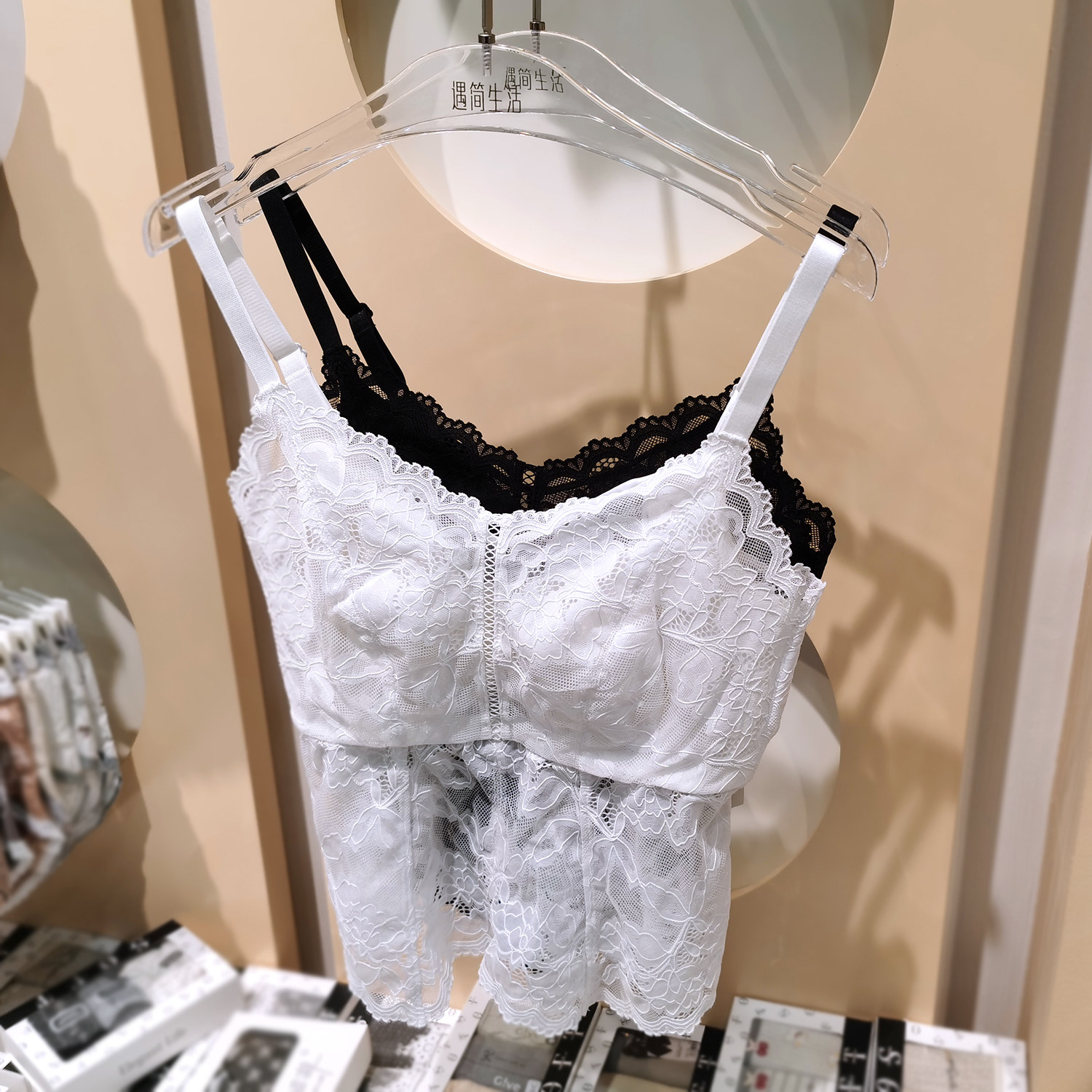 遇简生活A12蕾丝吊带背心女带胸垫春夏新款外穿内搭美背轻奢打底图片