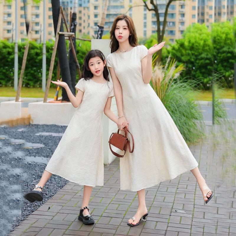 高端亲子装母女款长裙2026夏季旅游穿搭女童度假连衣裙儿童裙子