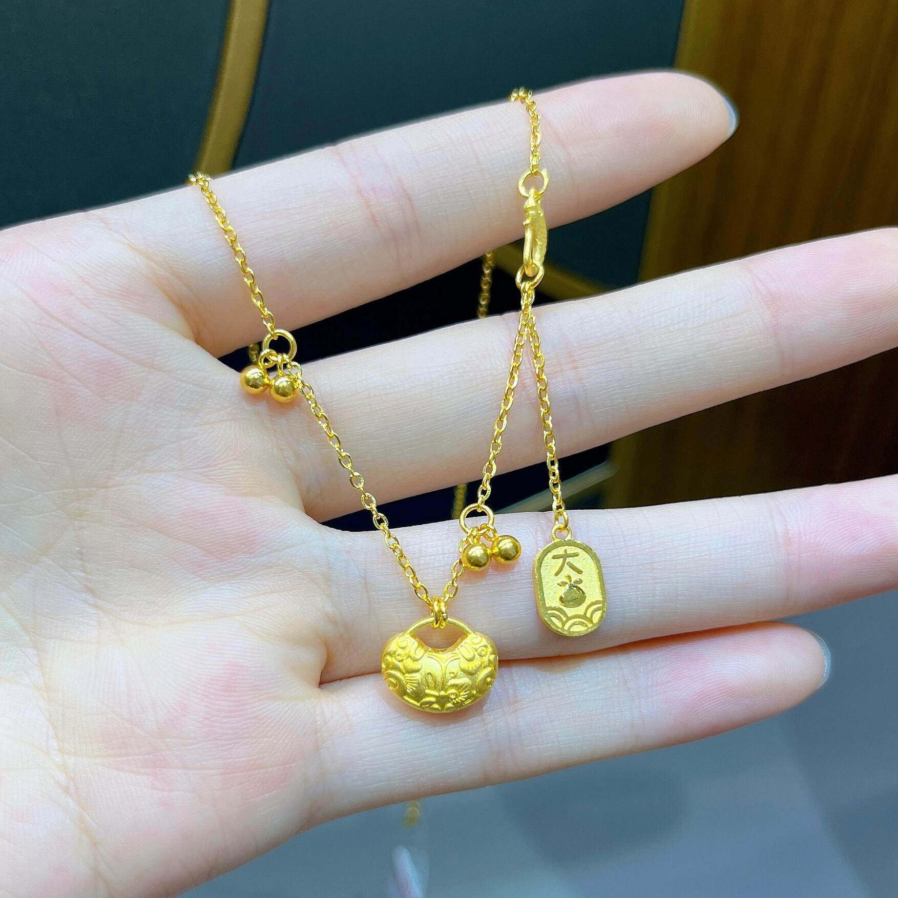 金包银硕果累累吊坠项链女款轻奢时尚大吉大利福牌吊坠送女友礼物