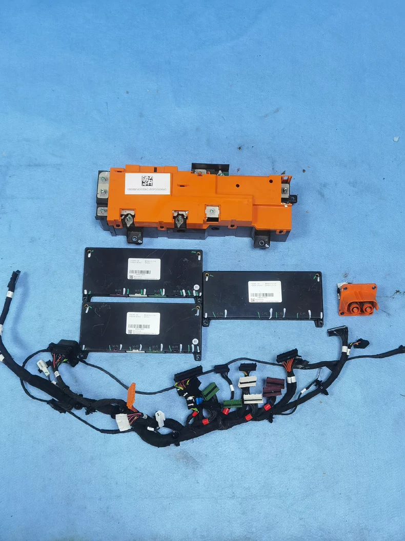 东风风神L7 PHEV 磷酸铁锂中创新航电池包，电池管理系统BMS主控